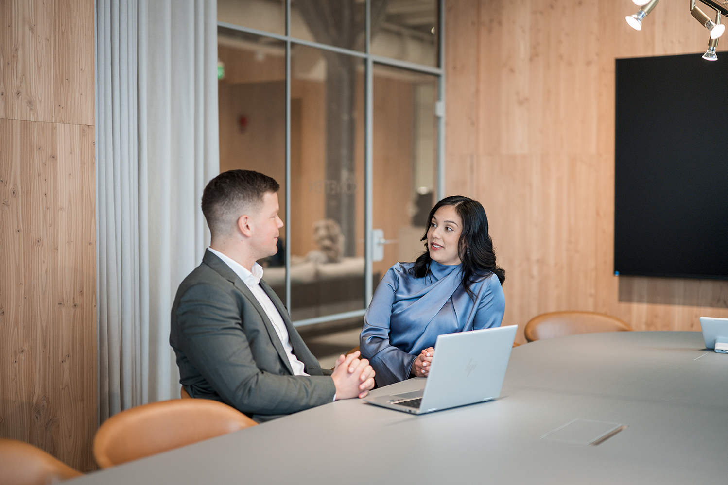 Medarbetare i samtal