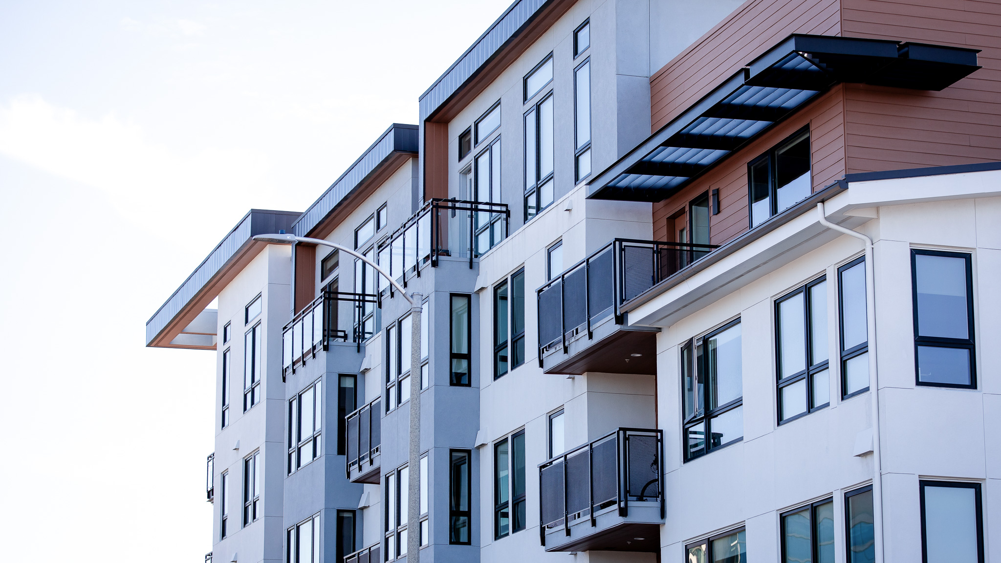 Modernt lägenhetshus