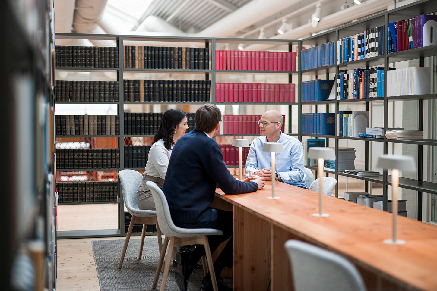 Lindahls medarbetare i samtal